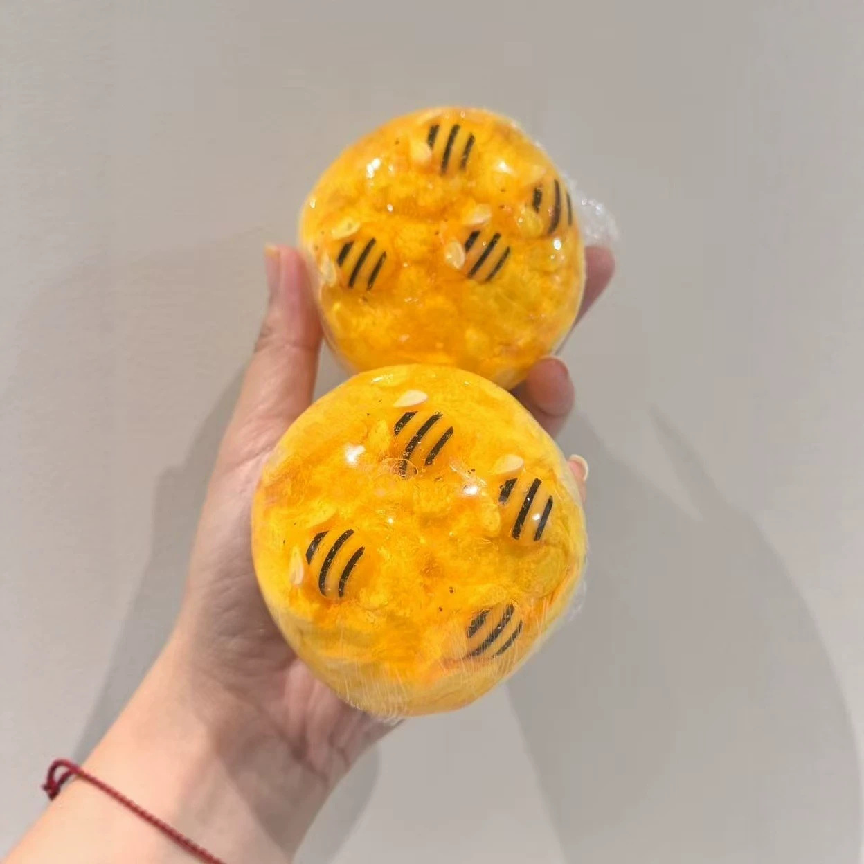 Crunchy Honey Jar Ball Squishy - Building Blocks recension och pris